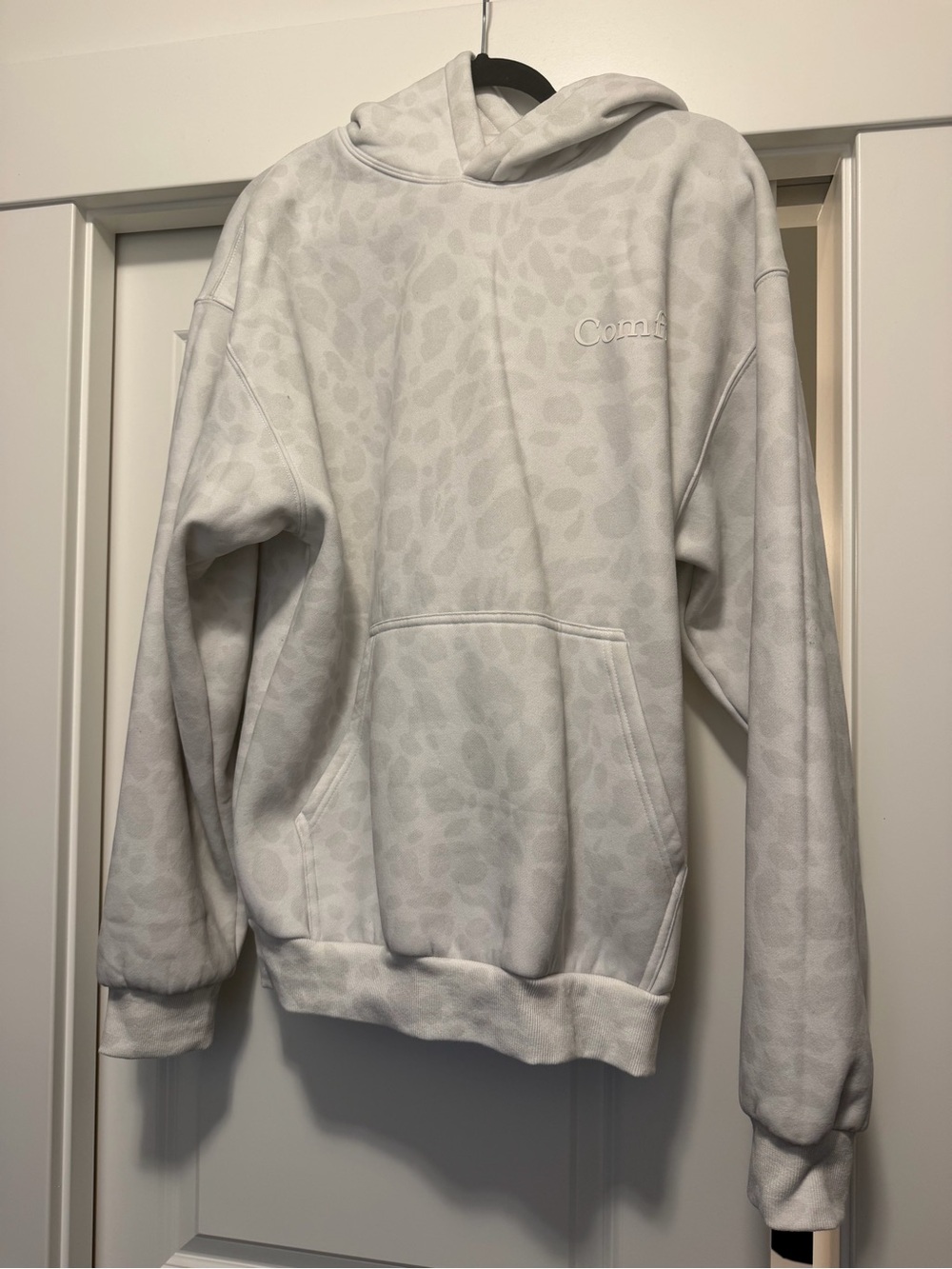 Comfort White Leopard-Print Pullover Hoodie and Pants Size Small